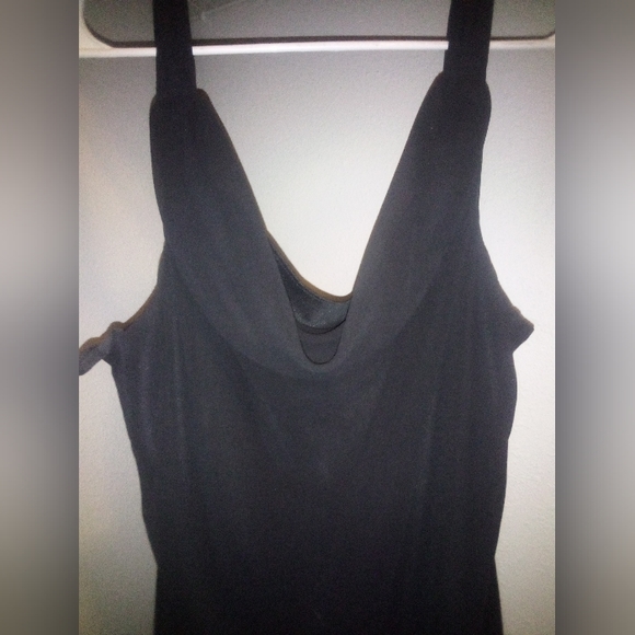 A black formal dress - Picture 4 of 6